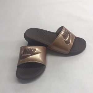 NIKE Women’s Benassi JDI Sandal, Bronze Slides, Brand New, SIZE 5.